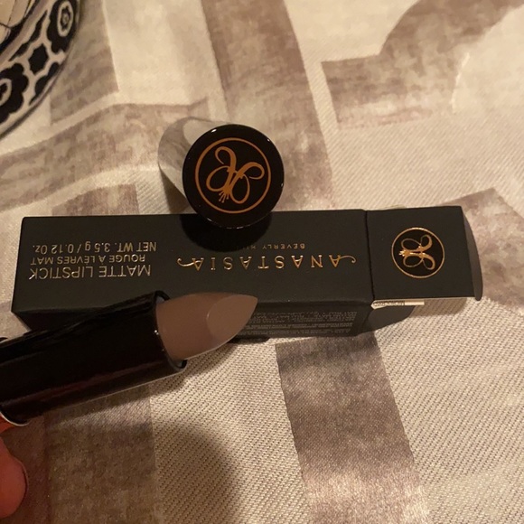 Anastasia Beverly Hills Resin - Picture 9 of 11